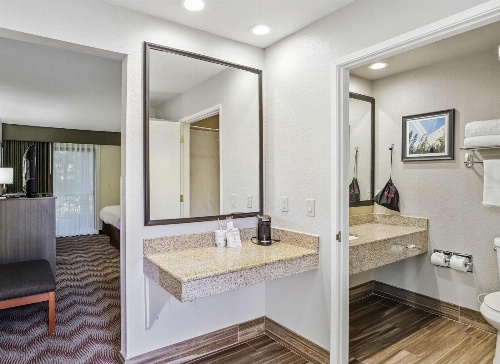 Best Western Plus Sonora Oaks Hotel & Conference Center image 1