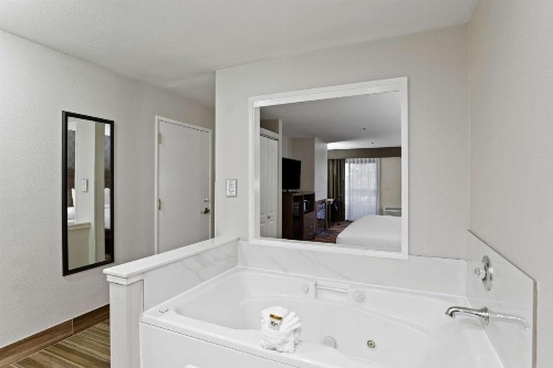 Best Western Plus Sonora Oaks Hotel & Conference Center image 9